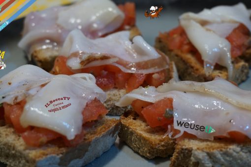 399 – Crostini con tartare di pomodoro e lardo di colonnata… la toscana va assaggiata!