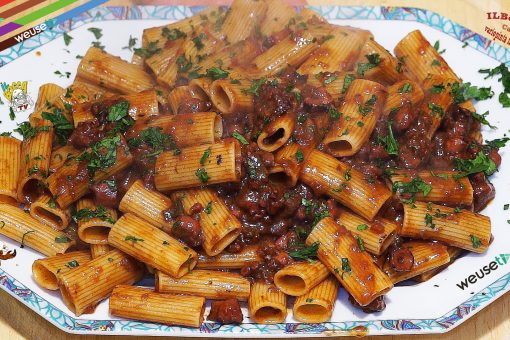 115 – Rigatoni al ragù di polpo… da fa’ fori in un sol colpo!