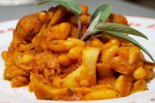 733 – Funghi, salsiccia e fagioli, ci condisci anche i ravioli!