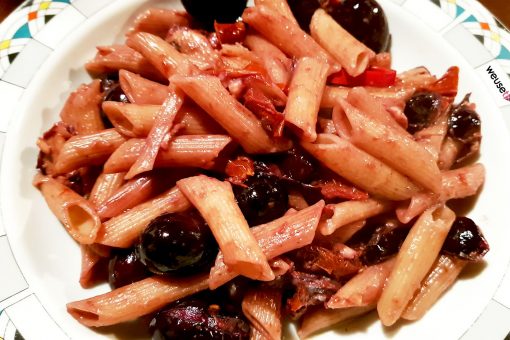 438 – Penne olive fresche e pomodori secchi… e ti lecchi anche l’orecchi!